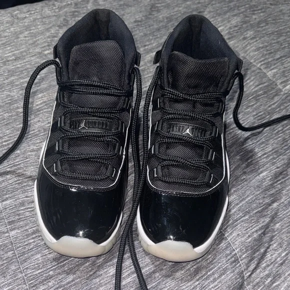 Jordan Kids Black and White Sneakers - Picture 7 of 12